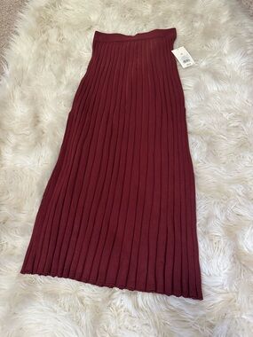 NWT a new day Pleated Ribbed Maxi Skirt in Wine
